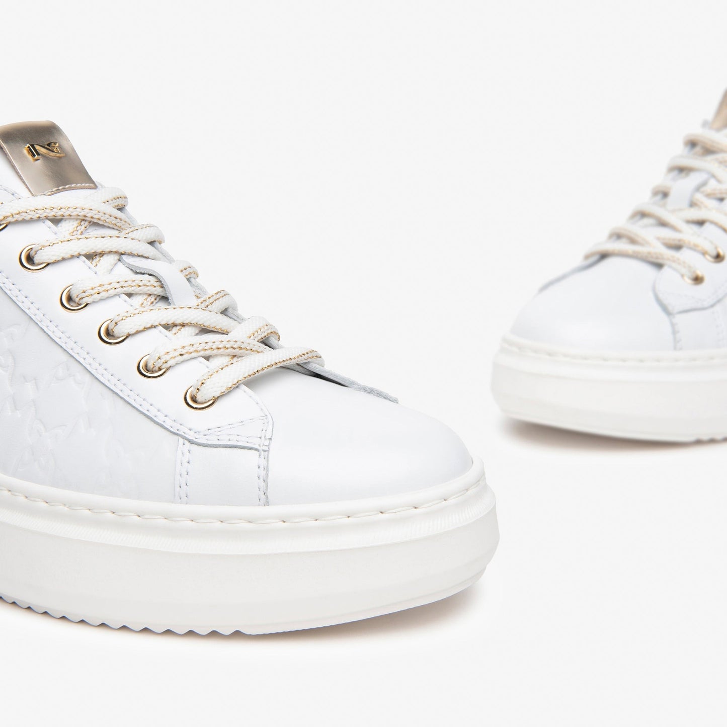 Sneakers NeroGiardini donna pelle con trama bianco e lacci oro