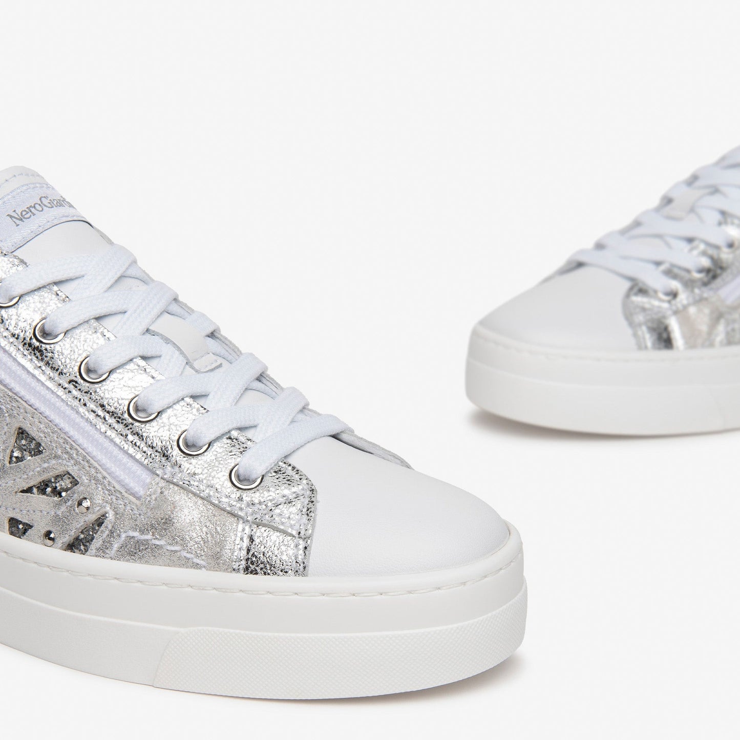 Sneakers NeroGiardini donna pelle argento inserti glitter con zip