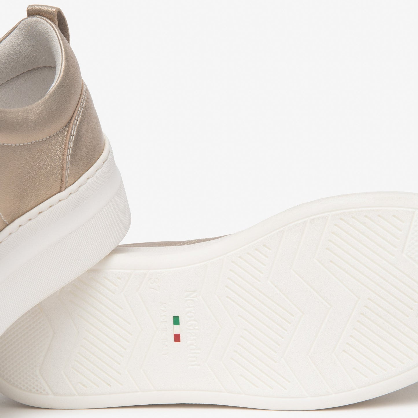Sneakers NeroGiardini woman platinum leather flower inserts