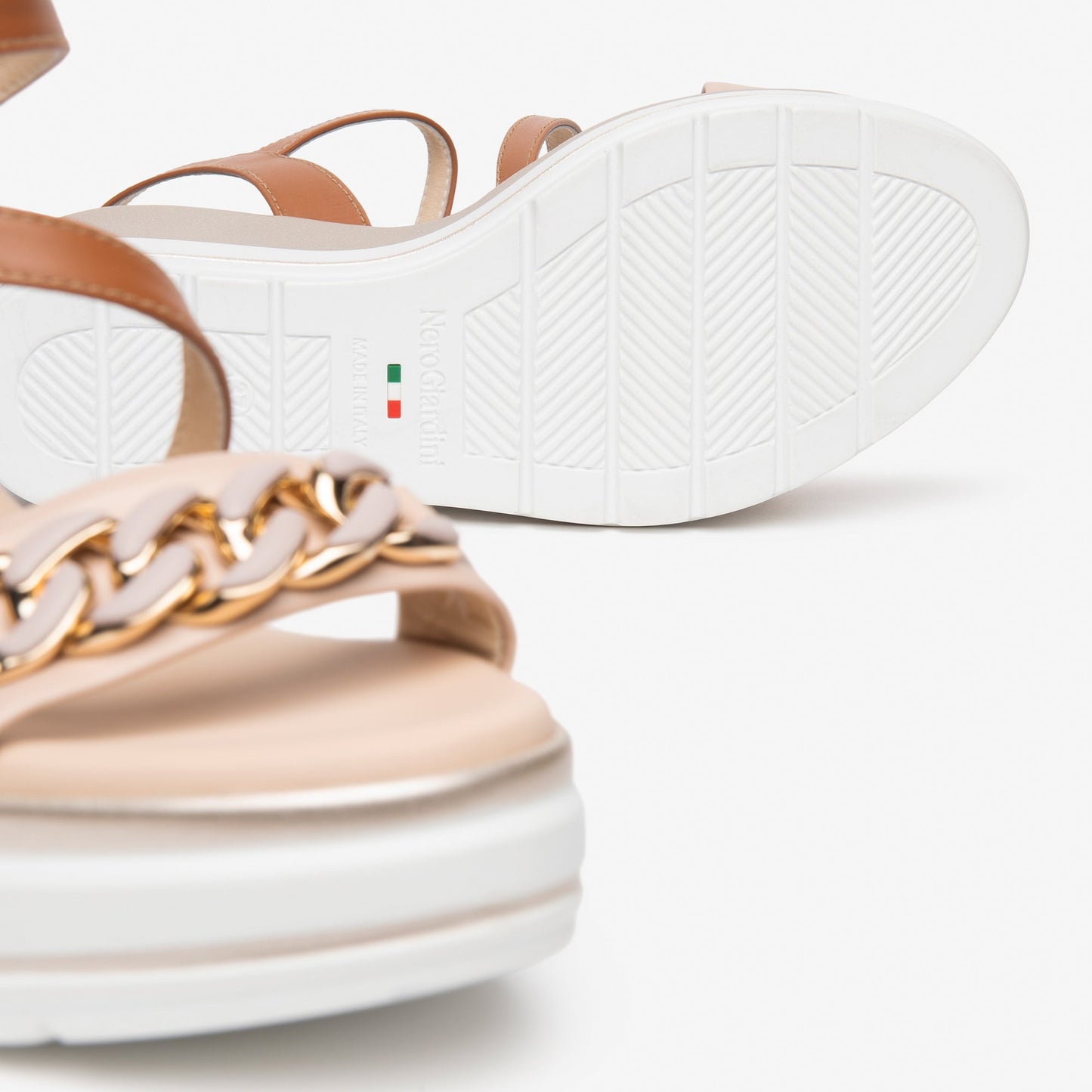 Sandali NeroGiardini donna pelle beige inserto catena
