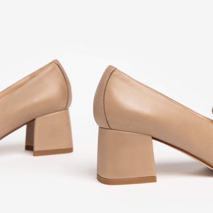 Mocassini NeroGiardini donna pelle colore beige tacco catena