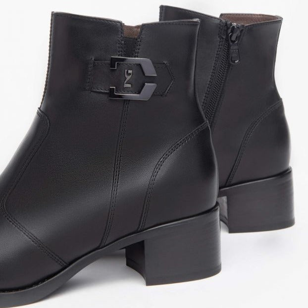 Ankle boots NeroGiardini woman black leather low heel