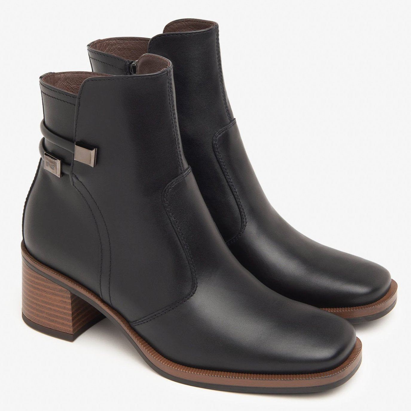 Ankle boots NeroGiardini woman black leather heel