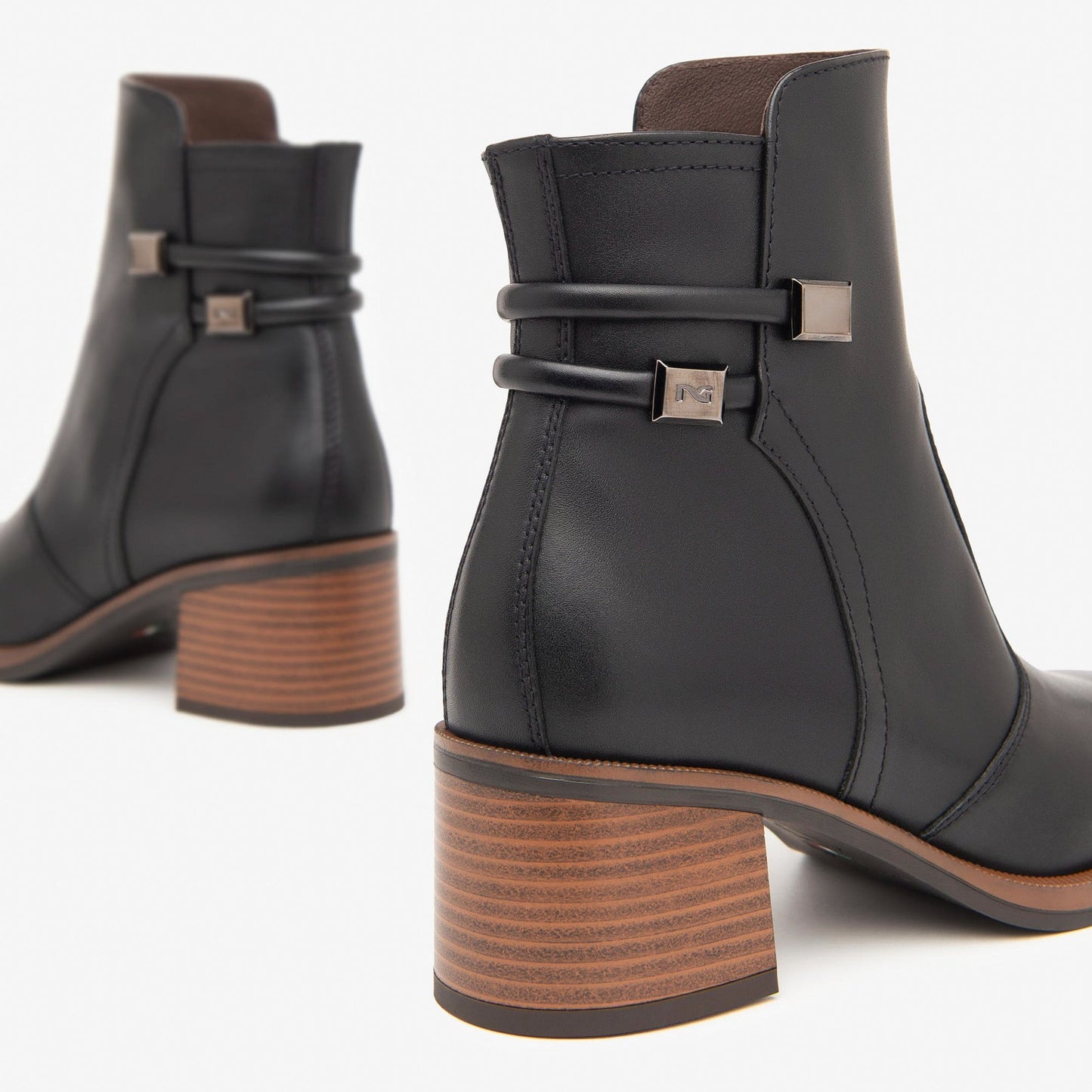 Ankle boots NeroGiardini woman black leather heel