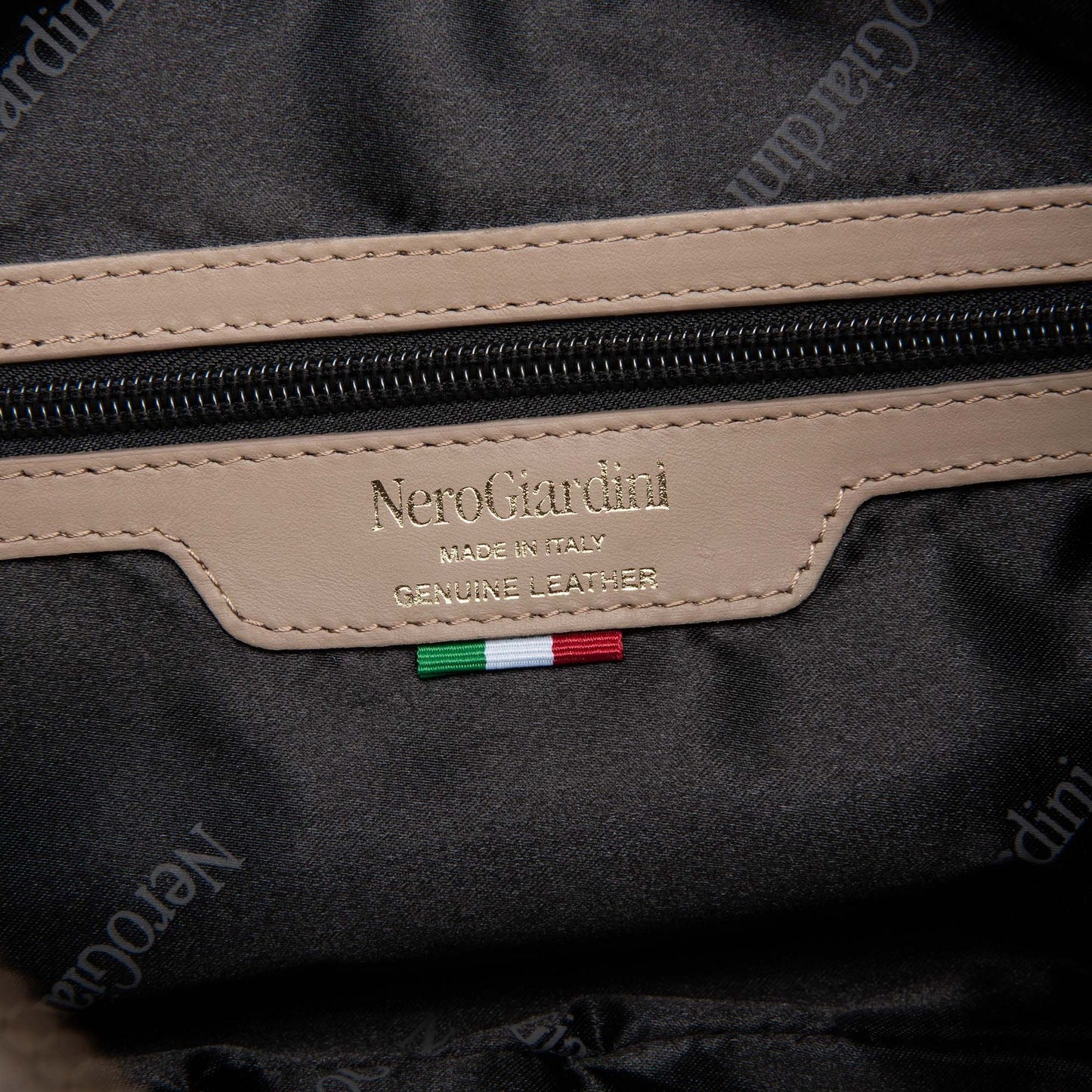 Borsa a tracolla NeroGiardini in pelle beige torba