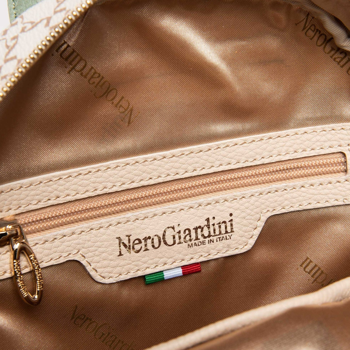 Backpack NeroGiardini beige base with texture sage inserts