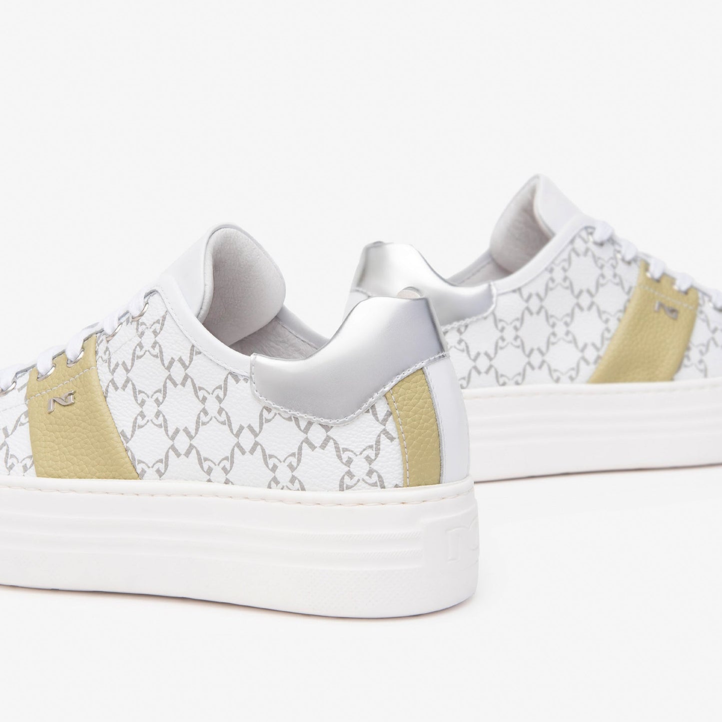 Sneakers NeroGiardini donna pelle bianco e salvia suola platform