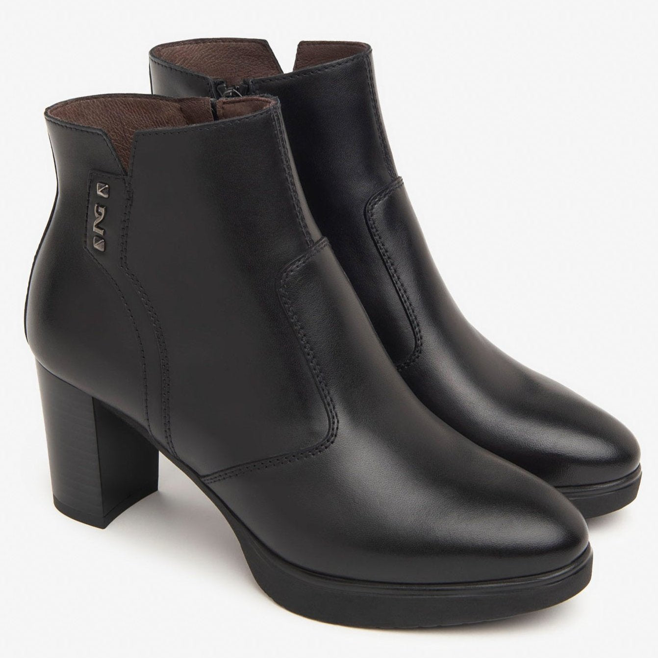 Ankle boots NeroGiardini woman black leather heel