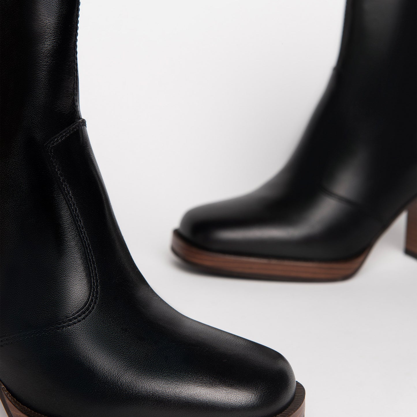 Ankle boots NeroGiardini woman black leather heel